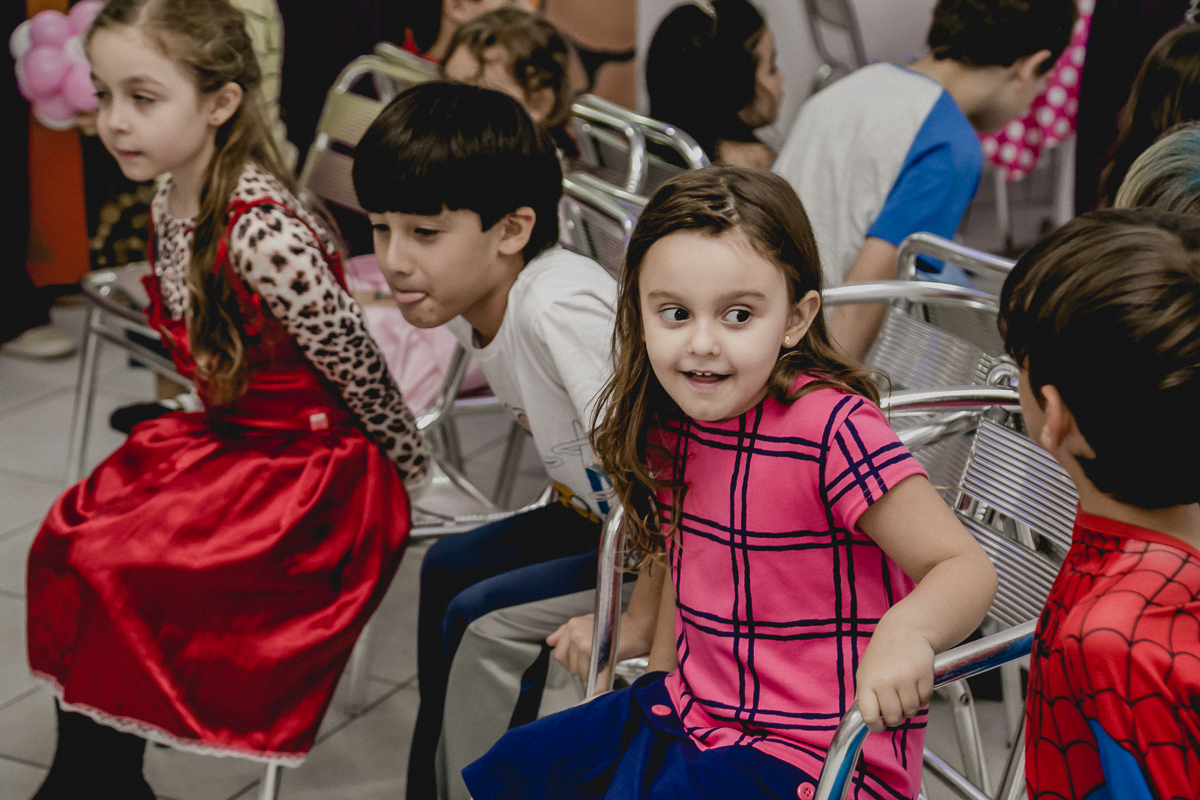 brincando de jogo da cadeira