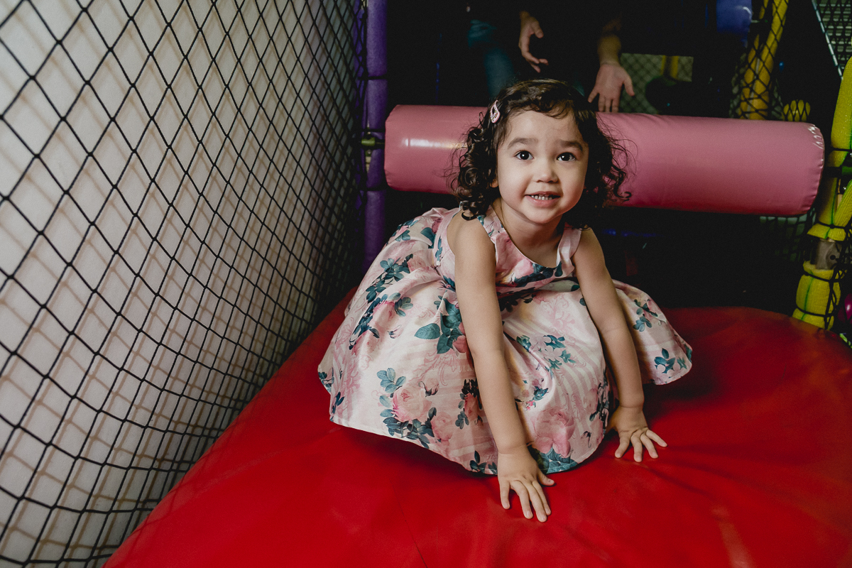 se divertindo no brinquedão