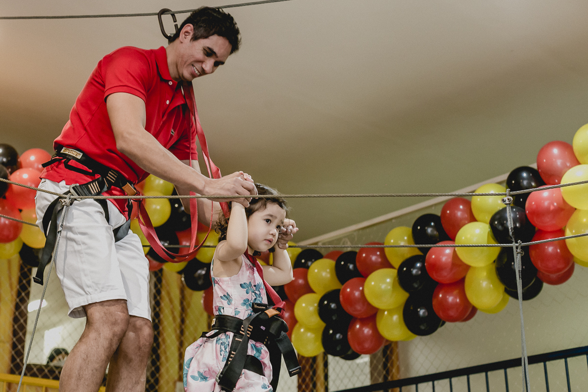 na tirolesa do buffet lolly pop com o papai