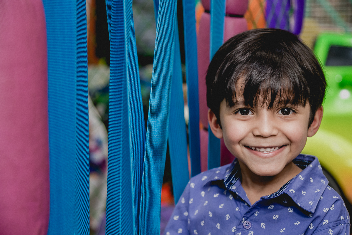 retrato do amiguinho na porta do pula pula