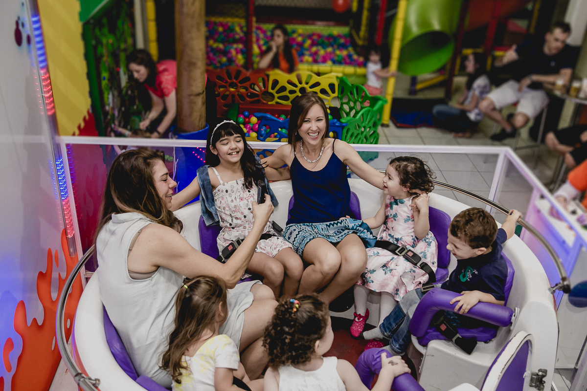 brincando com a mamãe e os amigos no labamba