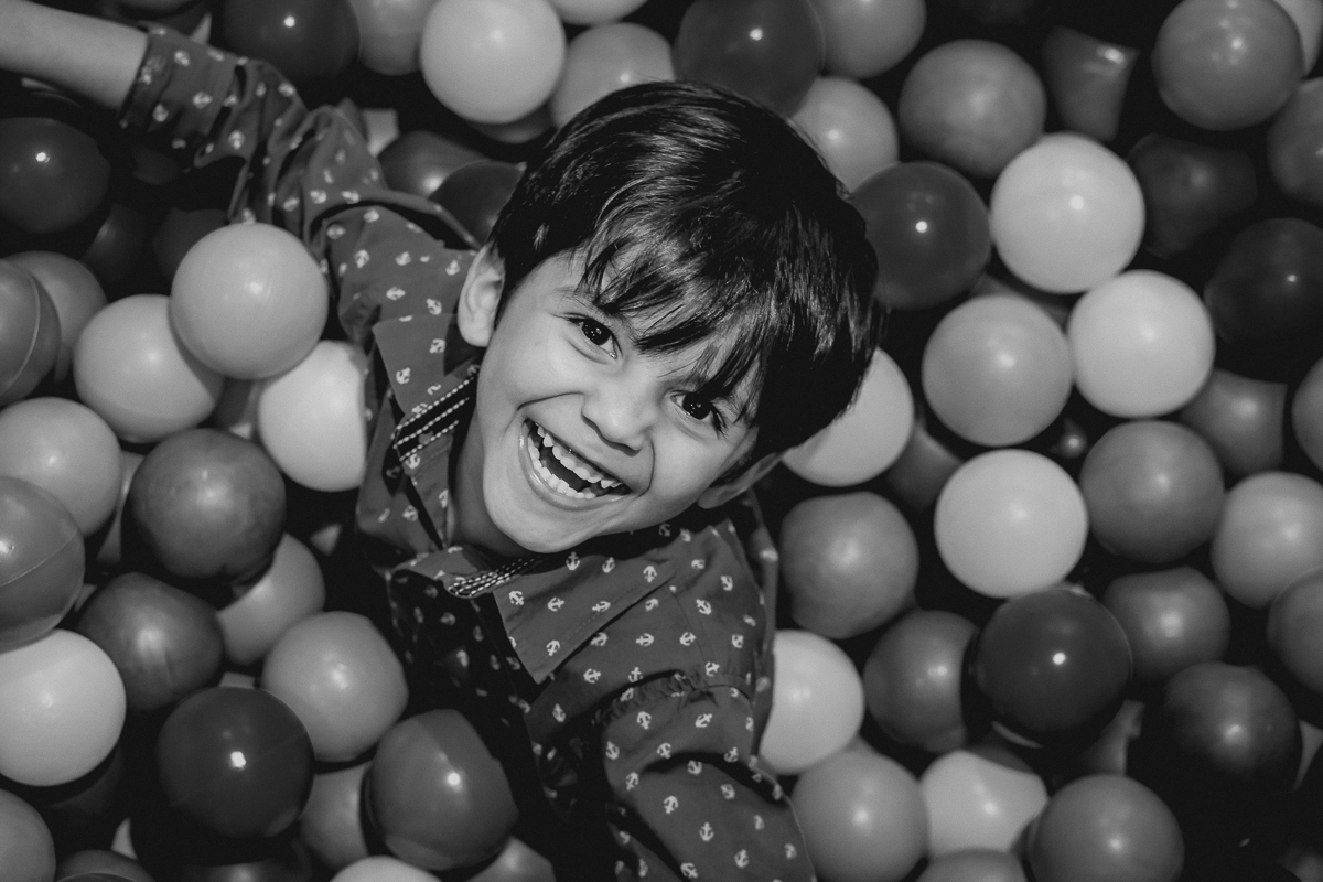 retrato em preto e branco do convidado amigo
