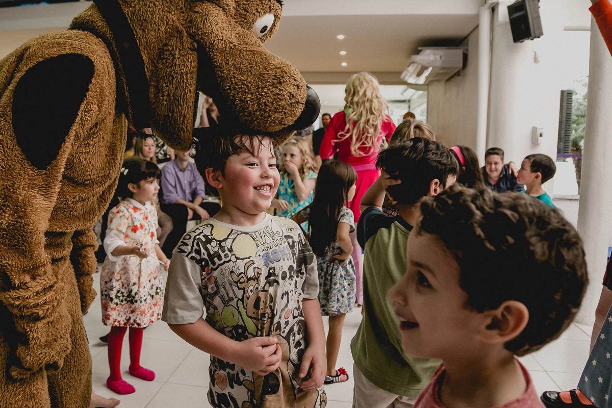 scoob doo mordendo o pedro