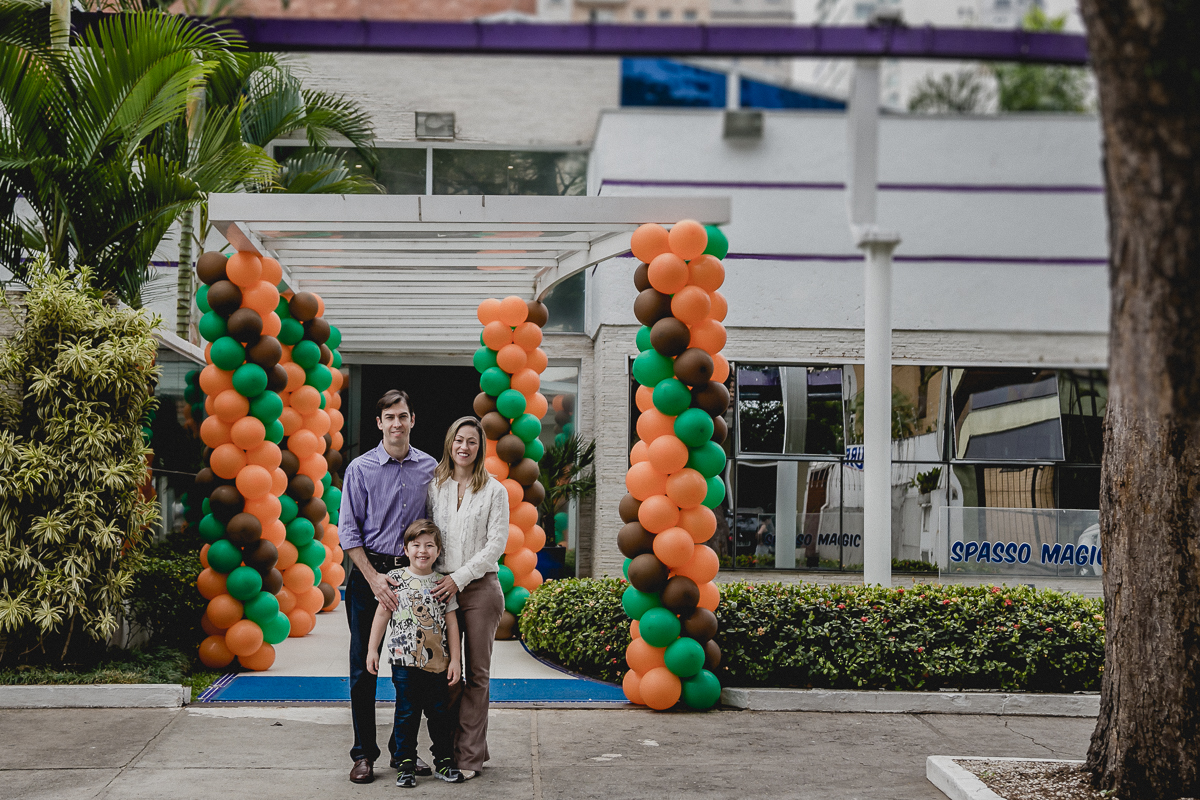 Pedro e Familia na frente do Buffet Spasso Magic em Moema SP