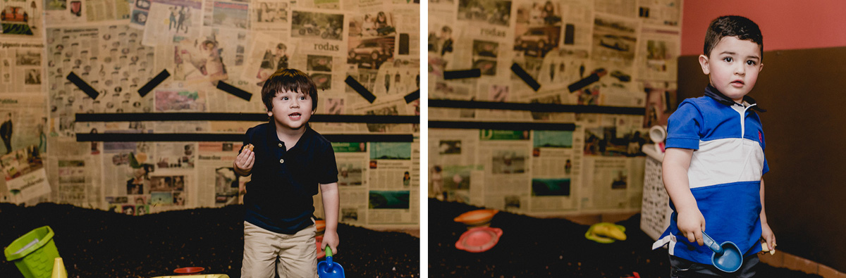 thiago brincando com a serragem