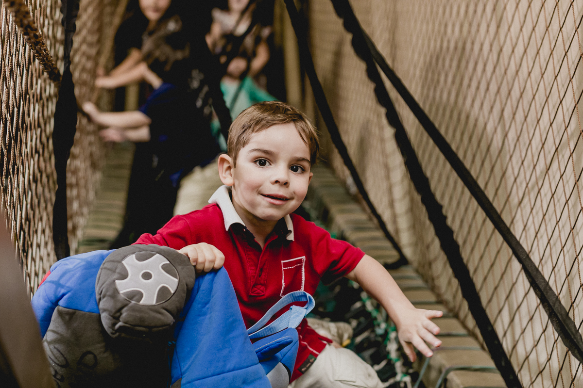 convidado atravessando a ponte