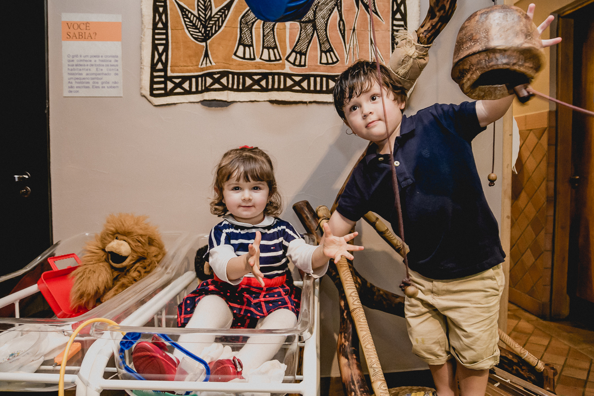 thiago e amiguinha brincando