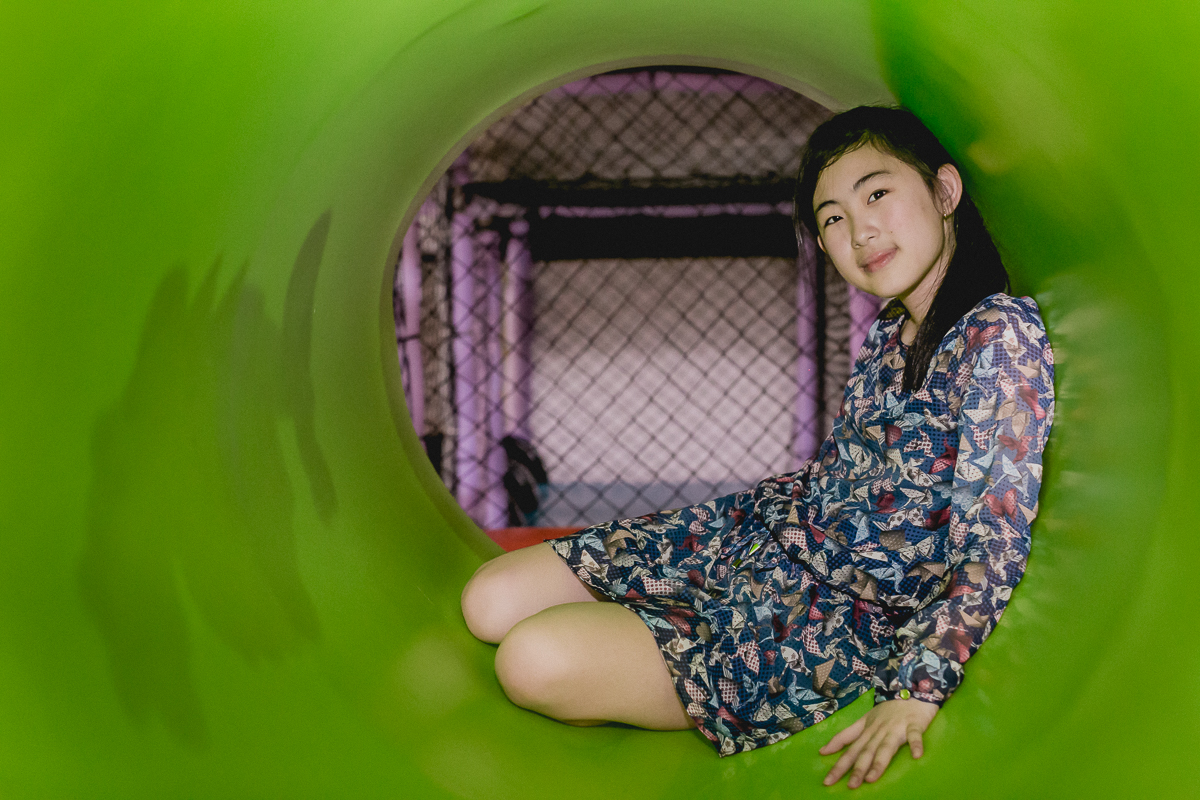 amiguinha no tunel do brinquedao