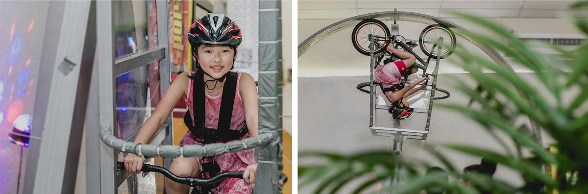 convidada brincando na bicicleta