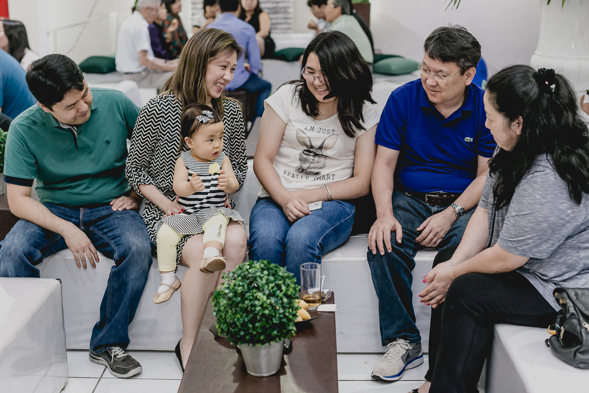 conversando com os convidados