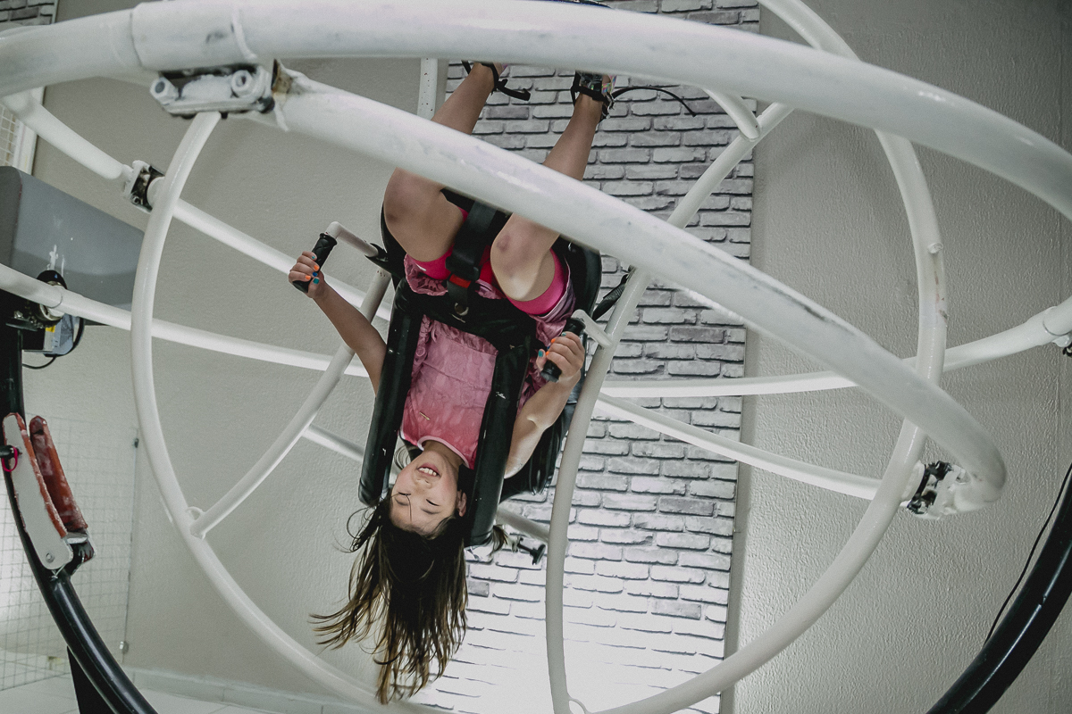 brincando de cabeça para baixo