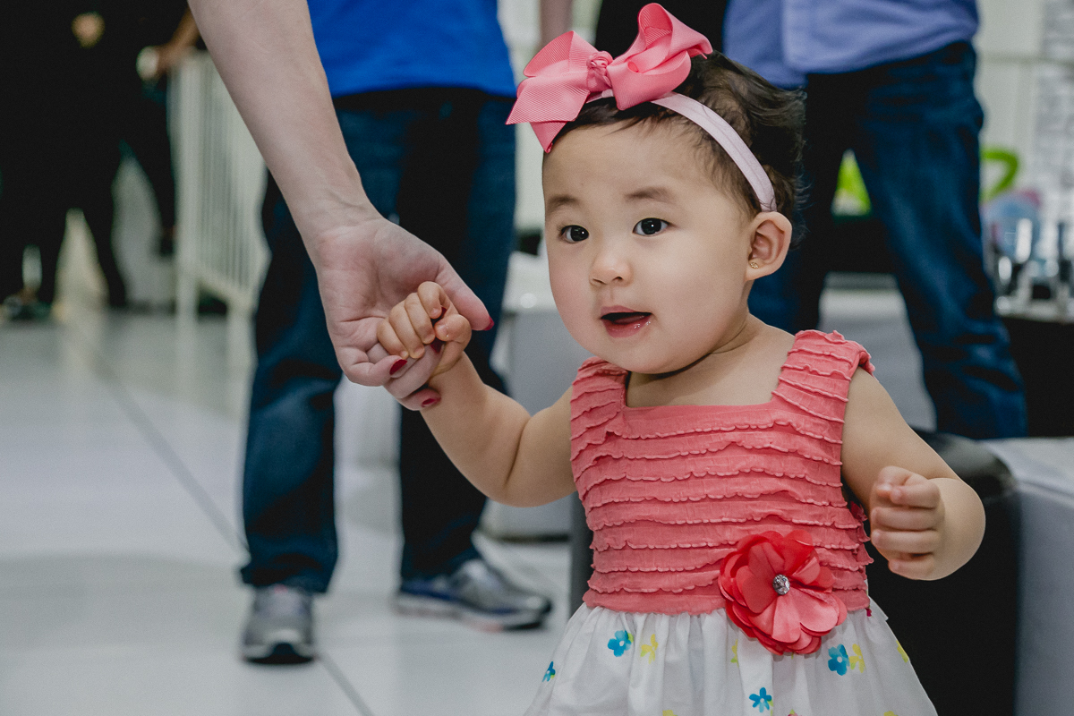 emily dançando com os pais