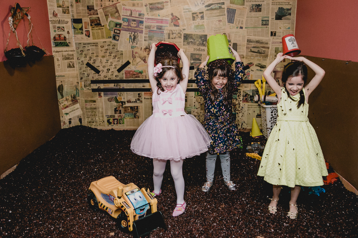 jogando serragem na cabeça