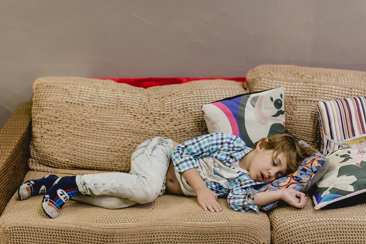 amigo dormindo no final da festa