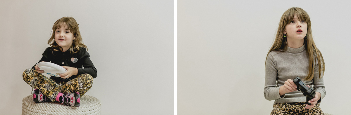 amiguinhas brincando no video game