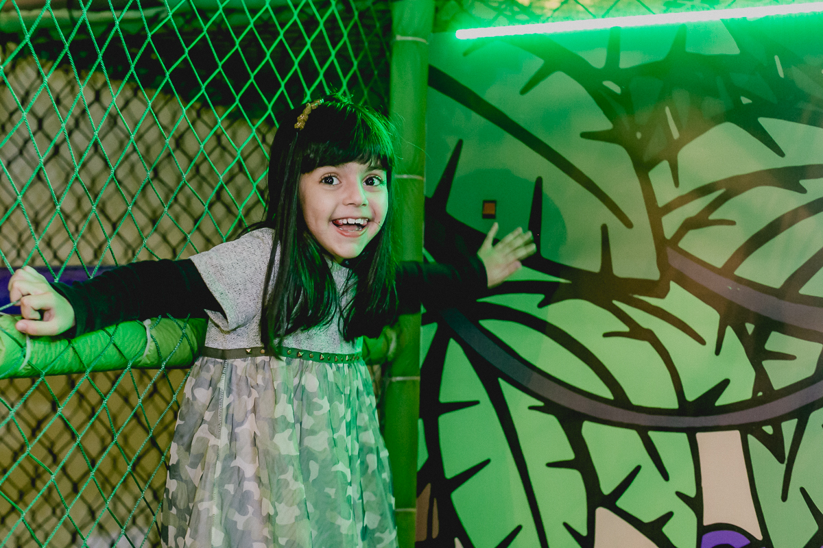 amiguinha brincando na area baby