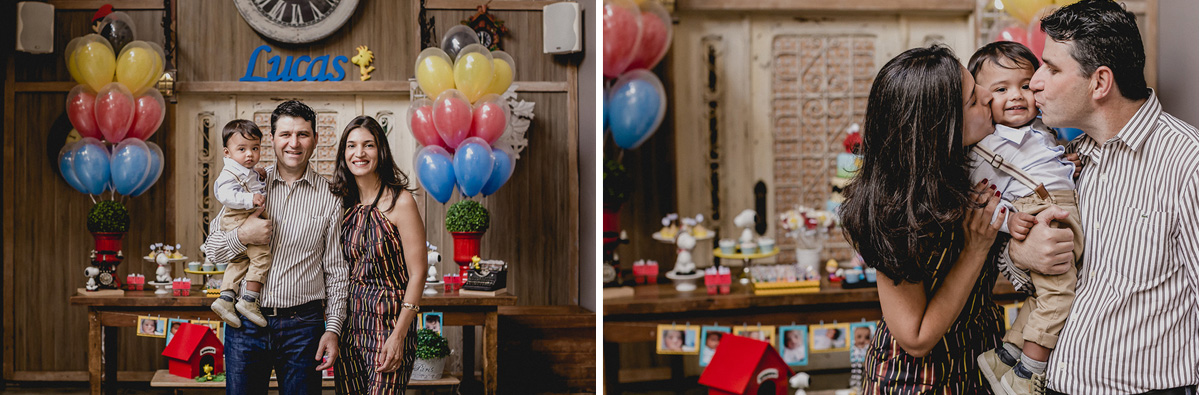 retrato em familia na frente da mesa do bolo