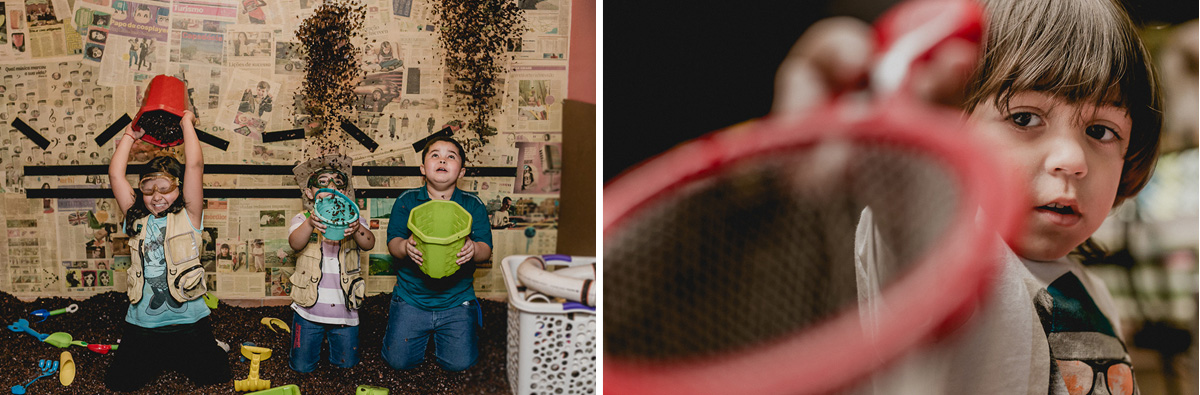 crianças jogando serragem para o alto e convidado brincando com a peneira