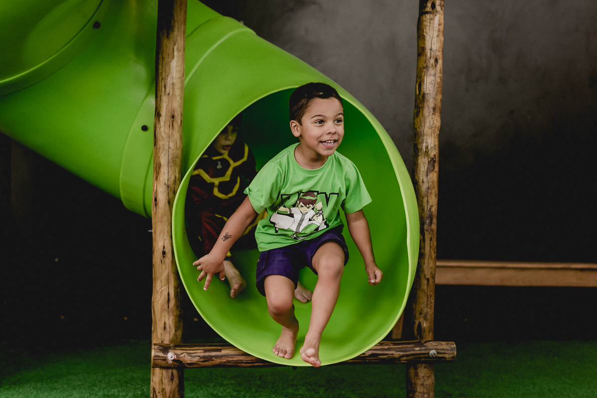 saindo do escorregador