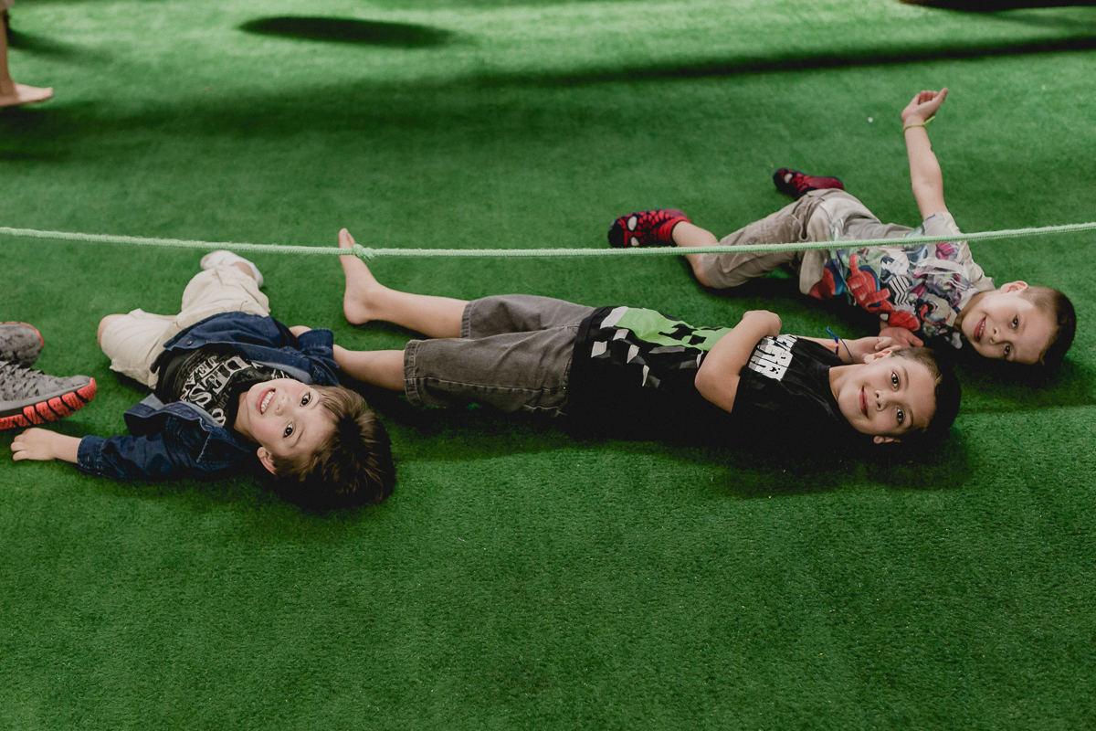 passando por debaixo da corda