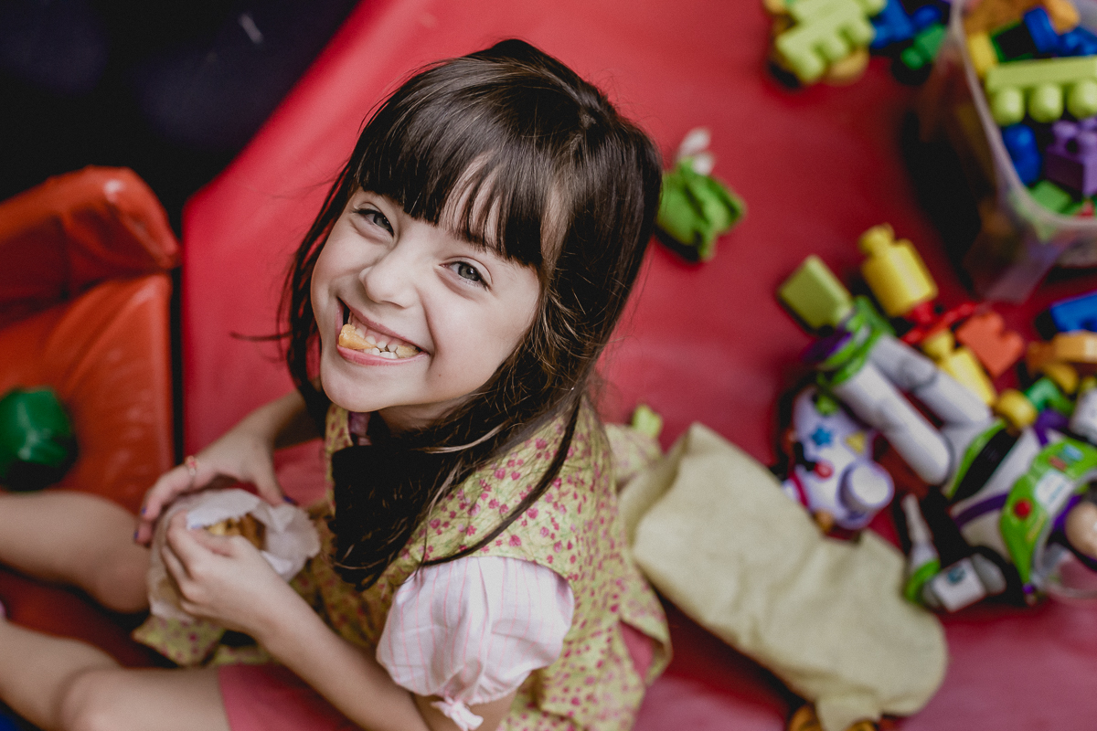 retrato da amiguinha comendo