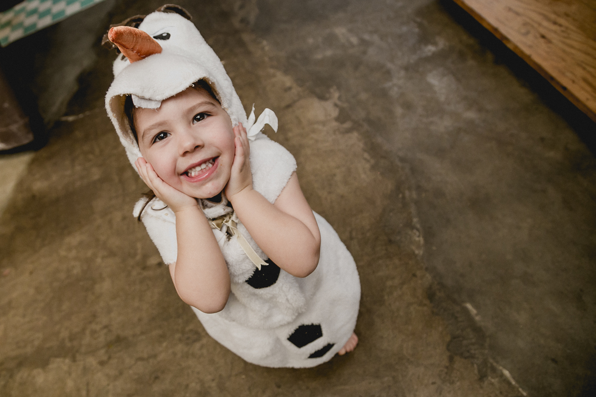 amiguinha vestida de olaf