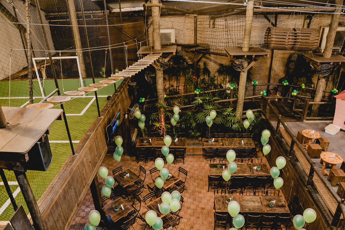 mesa dos convidados no buffet espaço zoe