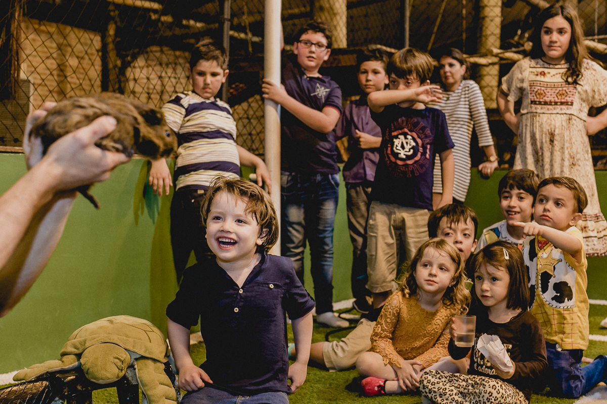 dando muitas risadas