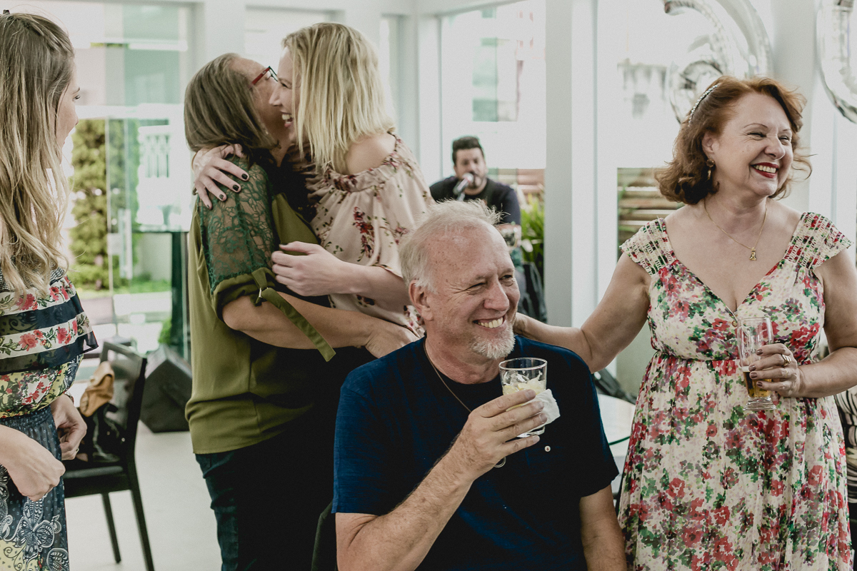 recebendo os convidados e muitos sorrisos