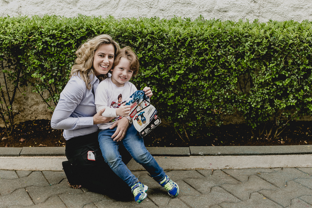 pedro abraçando a mamãe