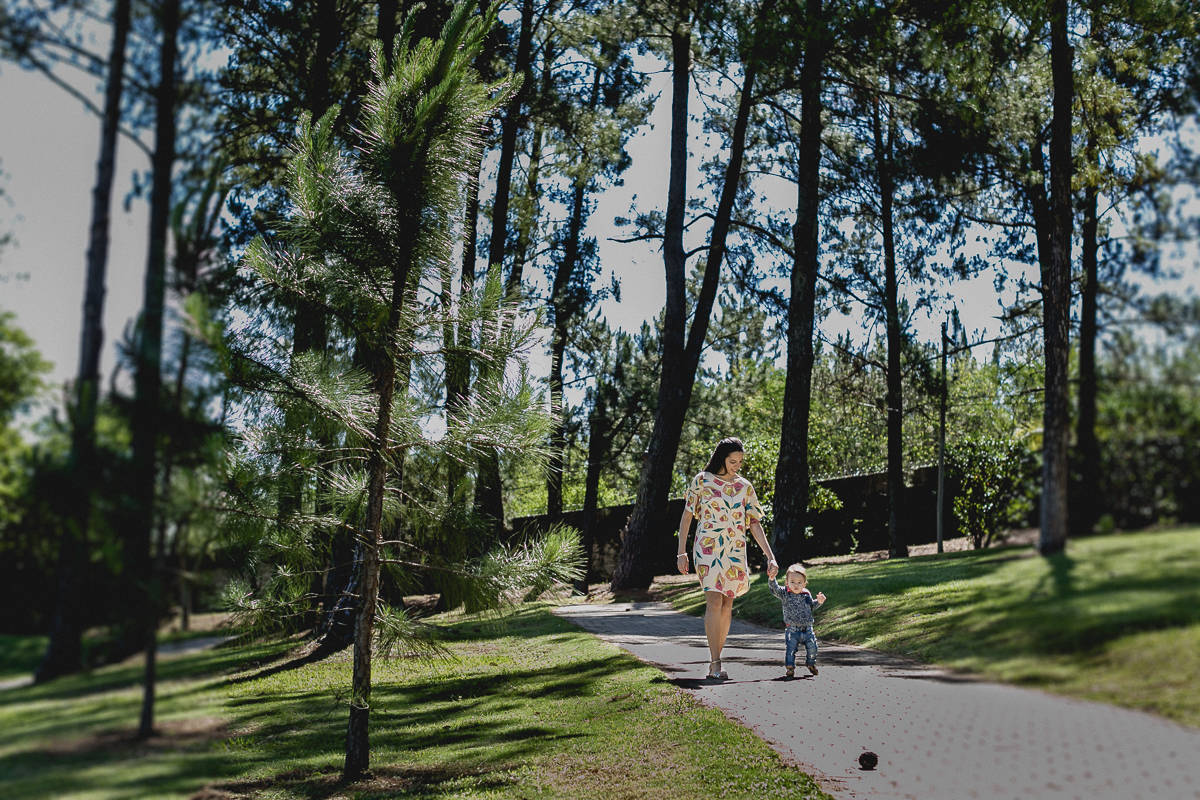 enrico e mamãe passeando pelo condominio