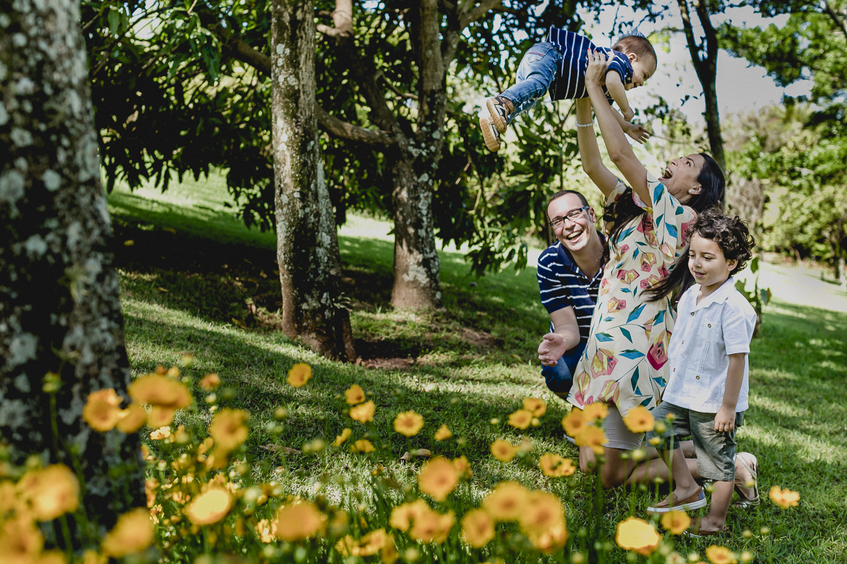 se divertindo com os filhos