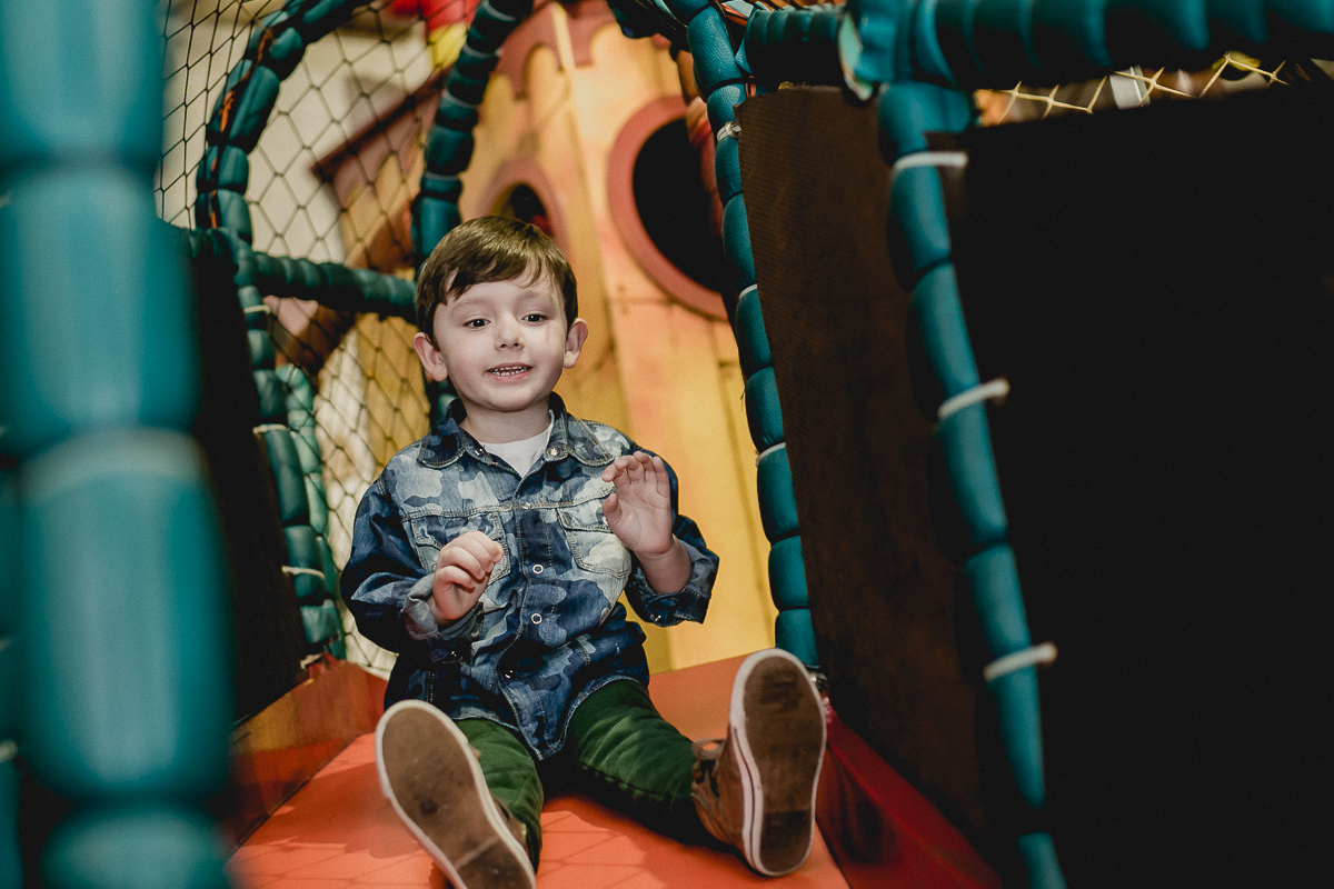 descendo no escorregador