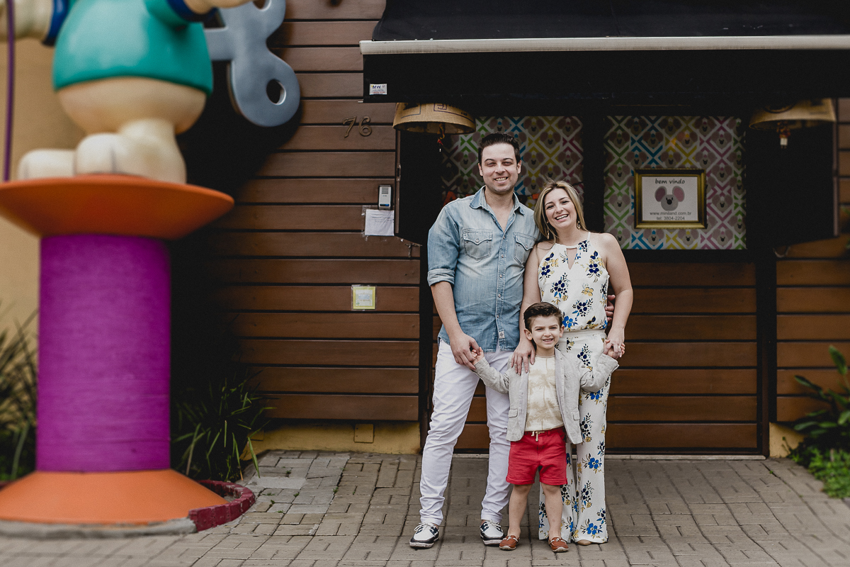 retrato em familia na porta do buffet