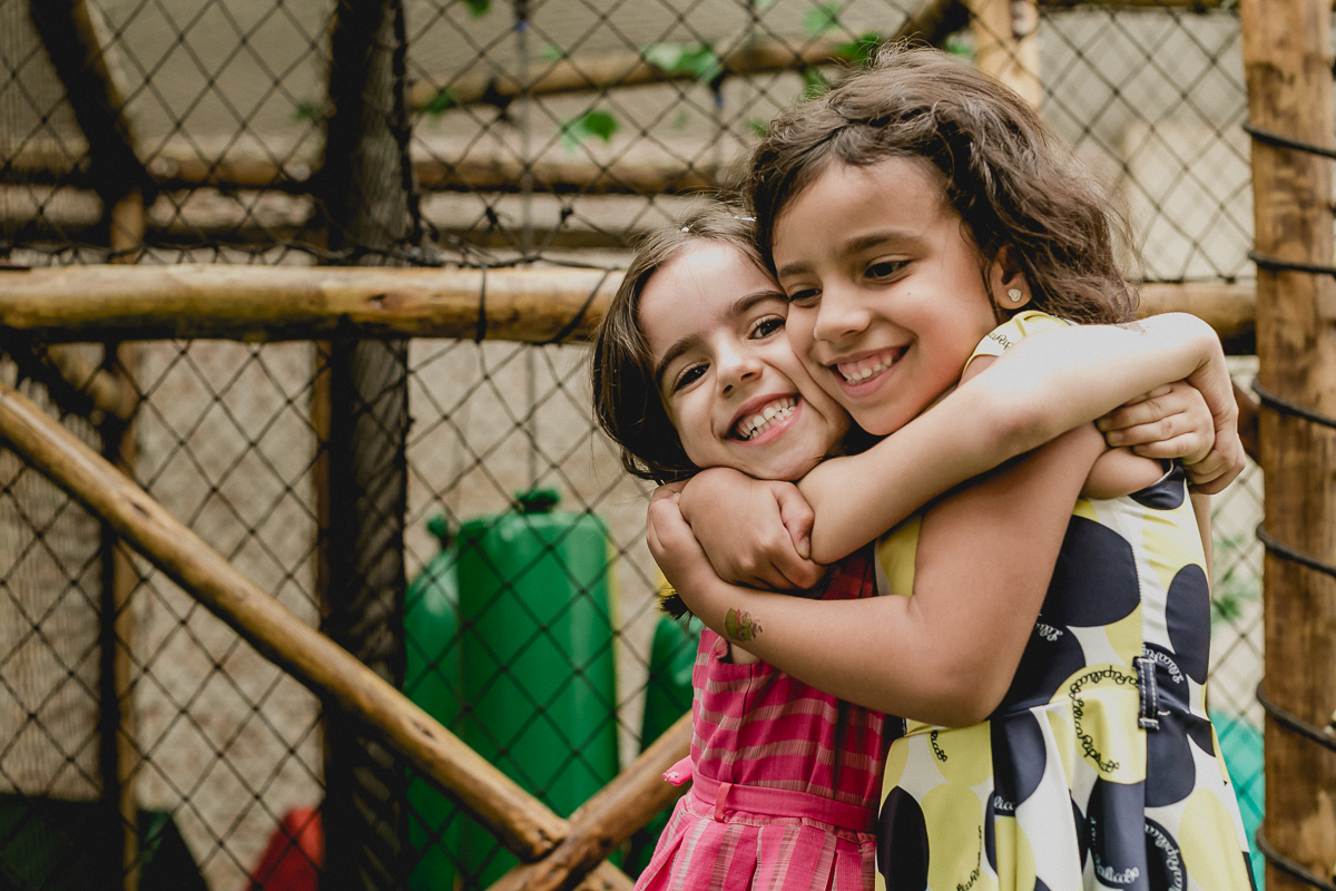 abraço das amiguinhas