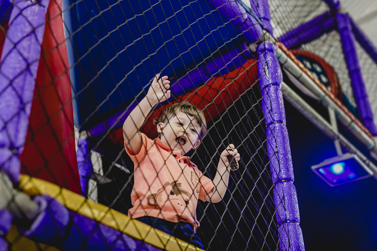 se divertindo no brinquedão