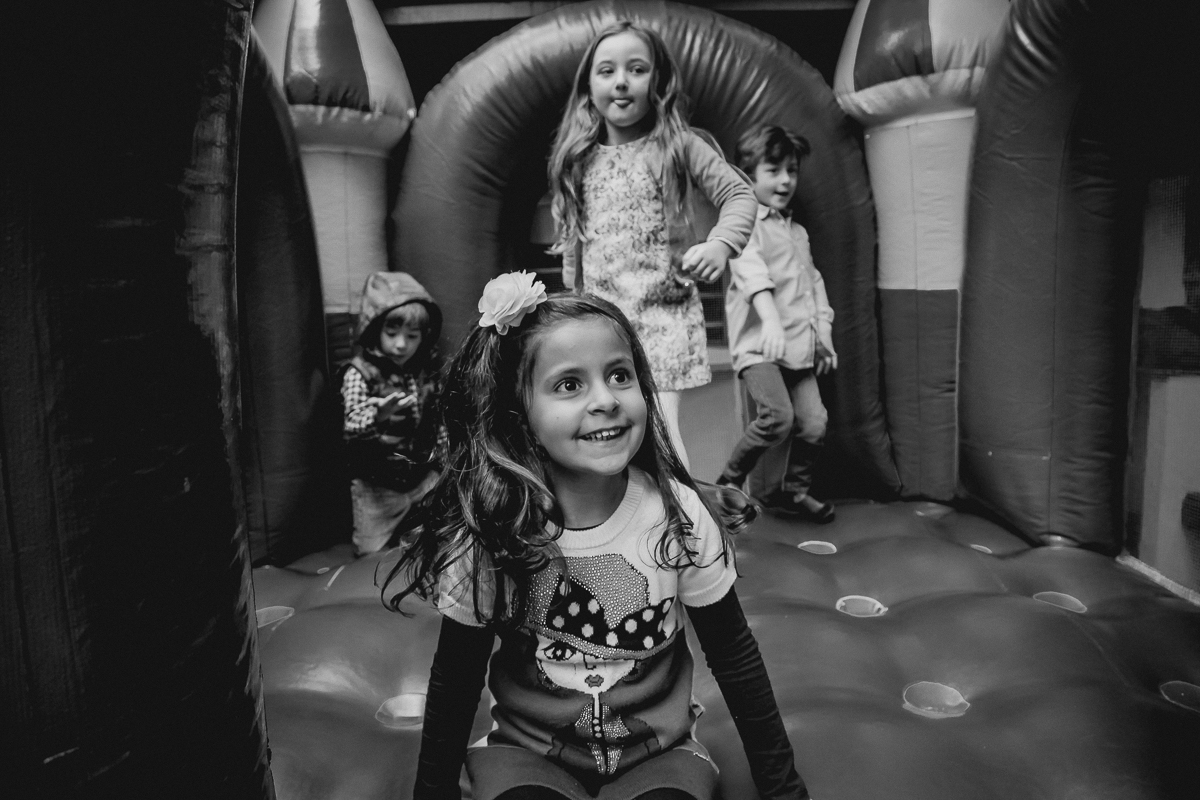 criancas se divertindo