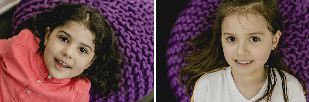 amiguinhas deitadas no puf