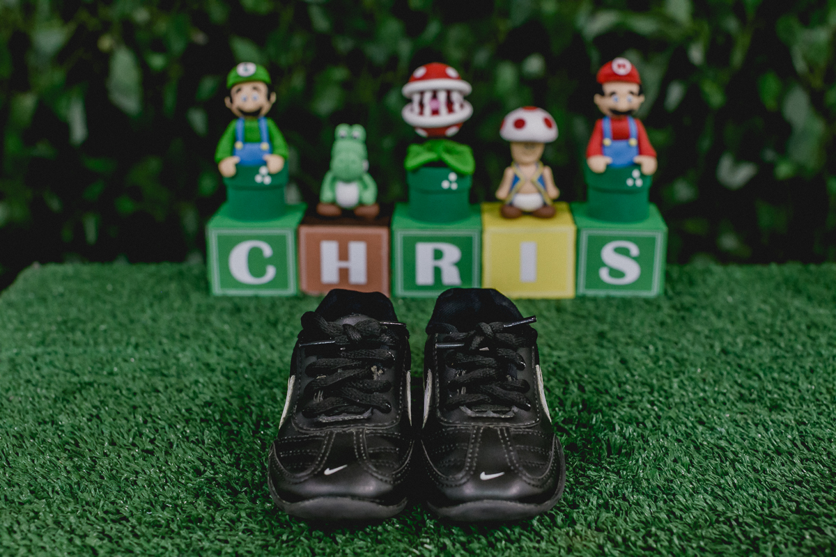 tenis do chris no final da festa