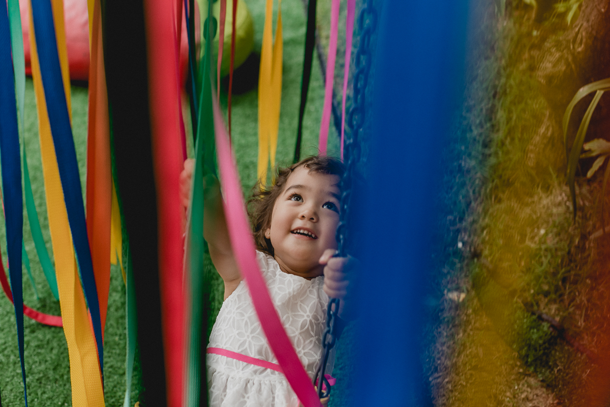 brincando no balanço entre os laços