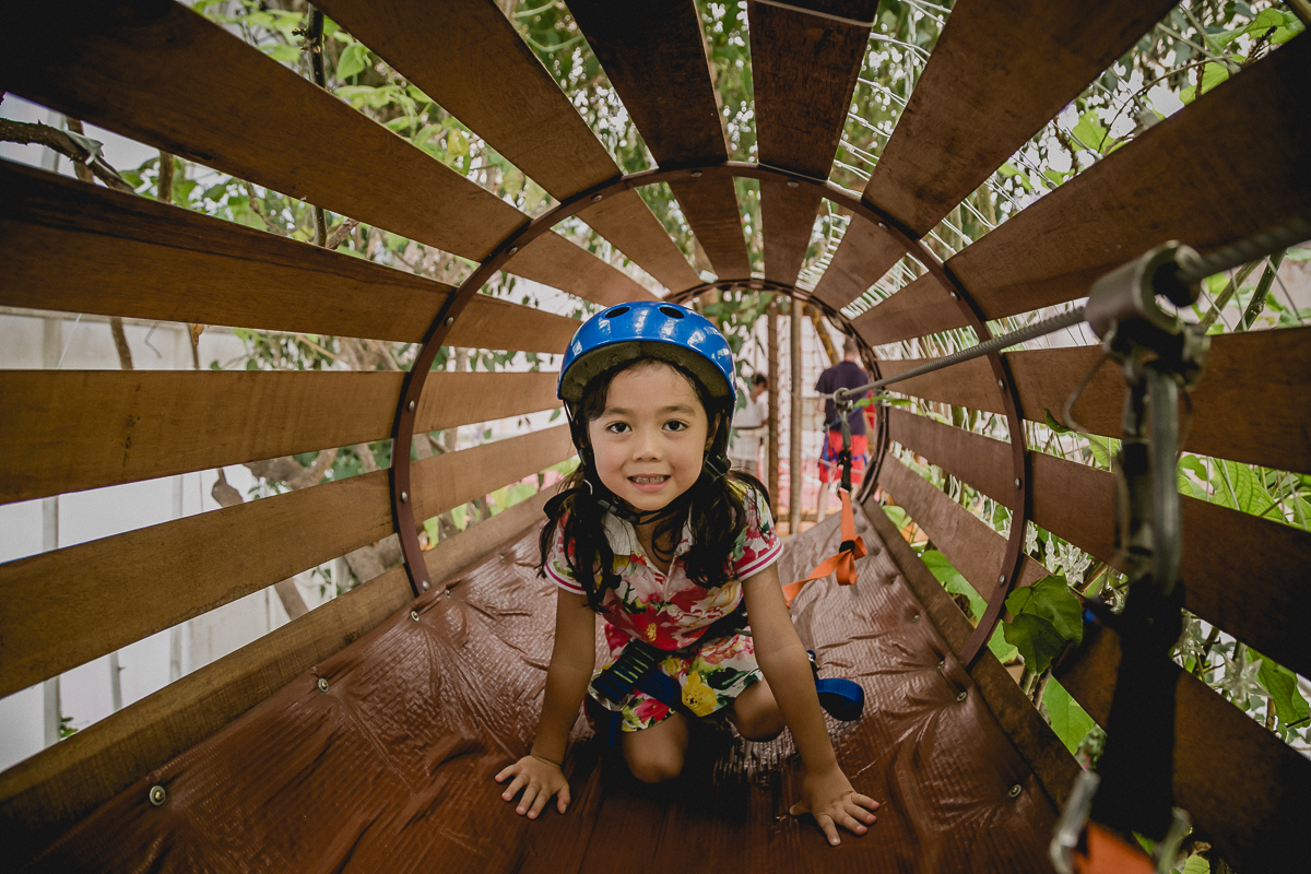 brincando no tunel da tirolesa