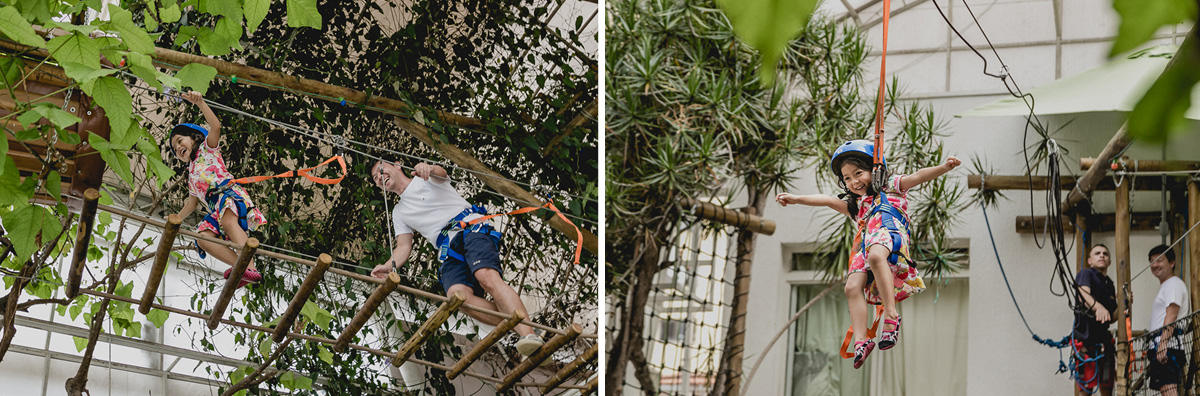 carol e tio brincando na tirolesa
