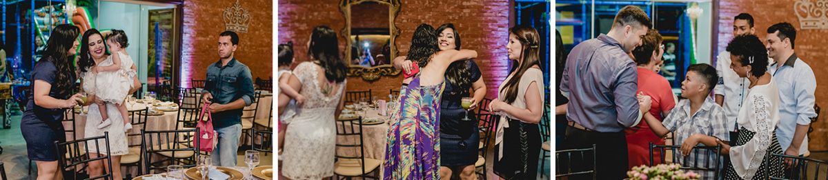 recebendo os convidados na festa