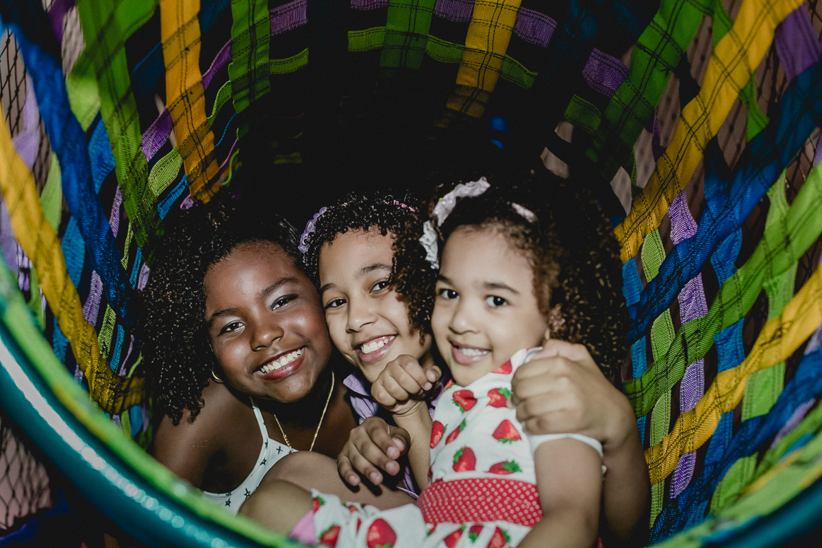 retrato das amiguinhas no tunel do brinquedao
