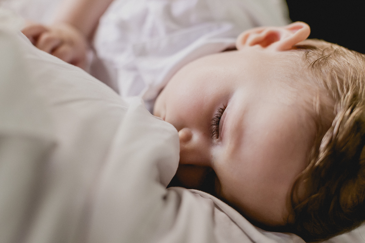 Theo dormindo durante a cerimonia