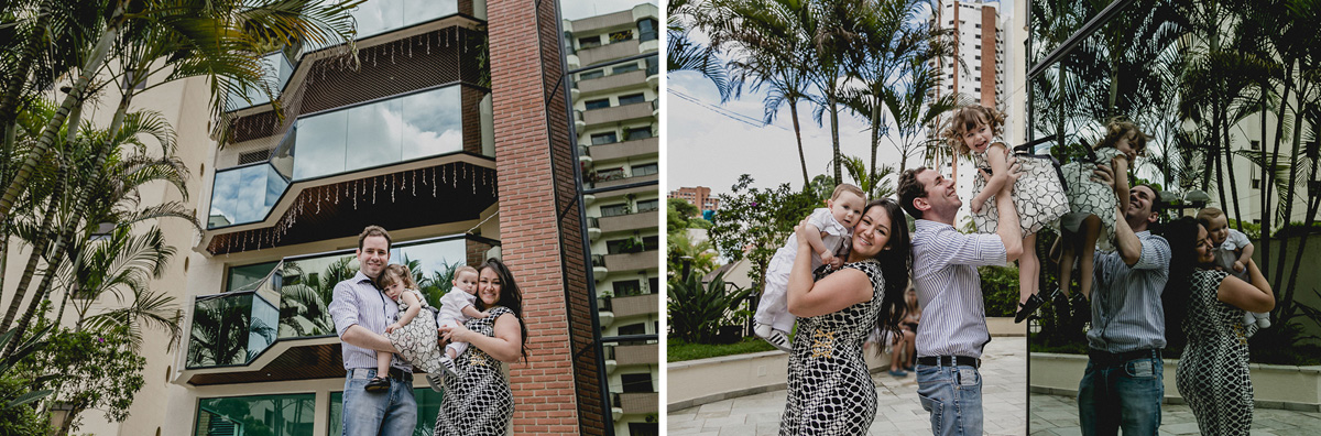 Retrato em familia na frente de casa