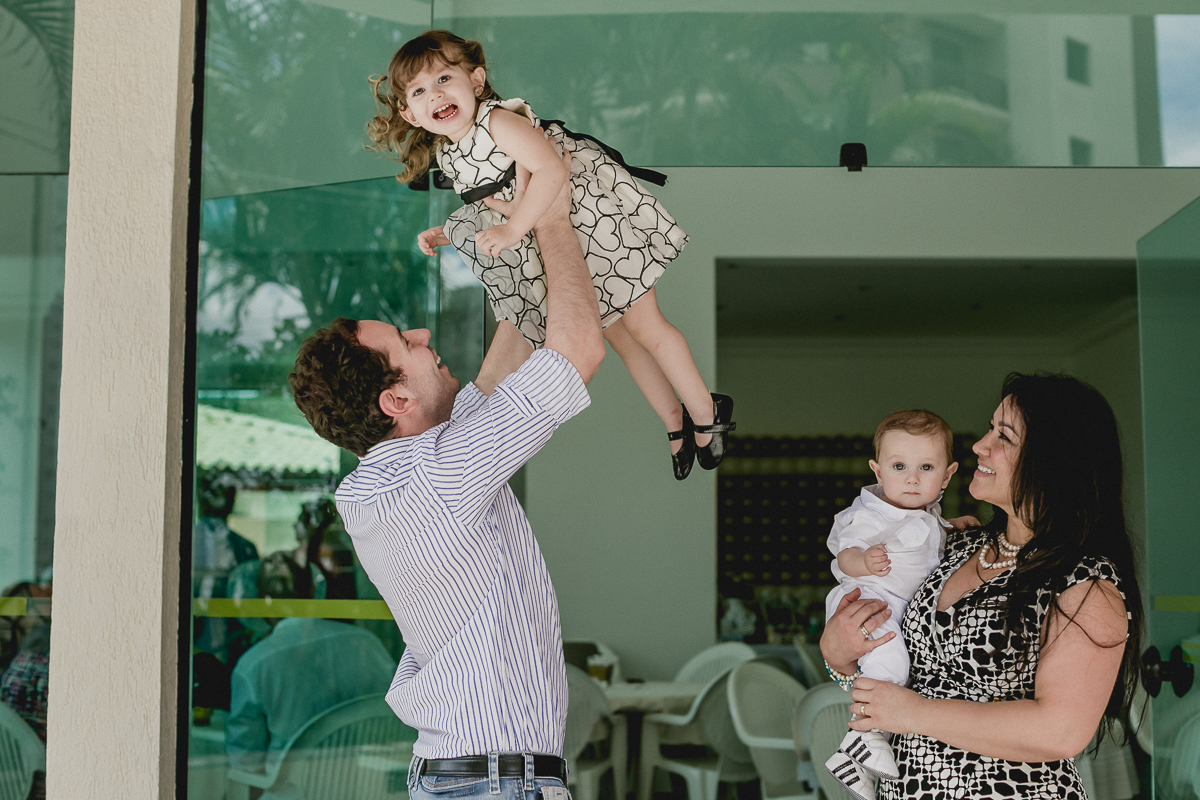 Retrato em familia na entrada do Salão de Festas