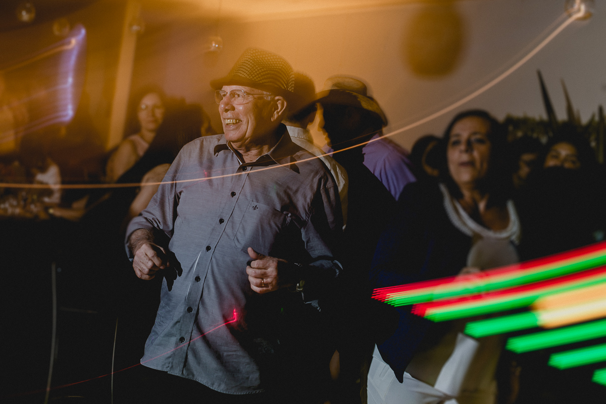 Walter dançando na festa