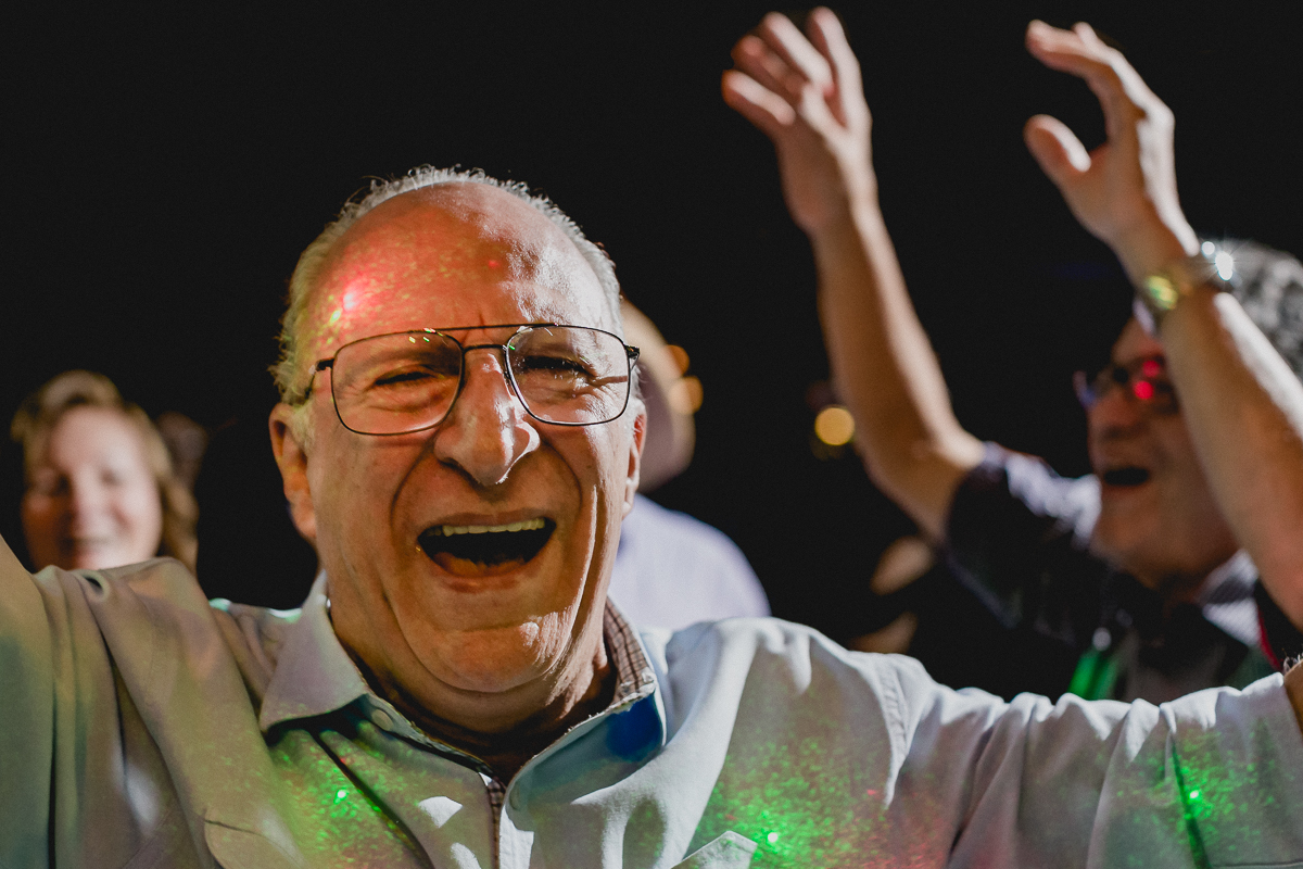 sorriso do amigo na festa de 70 anos do Walter
