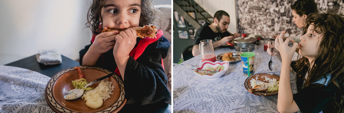 comendo coxa de frango e almocando em familia